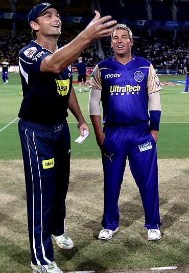 Adam Gilchrist and Shane Warne at the toss