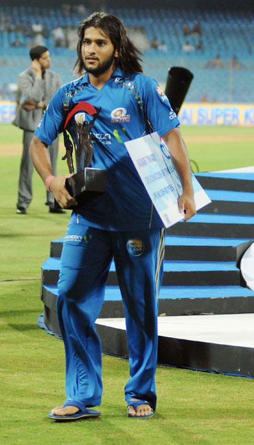 Saurabh Tiwary with the trophy