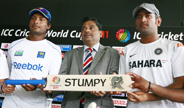 ICC Cricket World Cup 2011 Tournament Director Shetty with Kumar Sangakkara and MS Dhoni