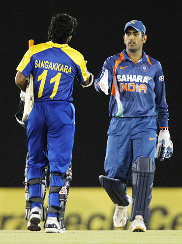 Mahendra Singh Dhoni congratulates Kumar Sangakkara after Sri Lanka's win on Sunday