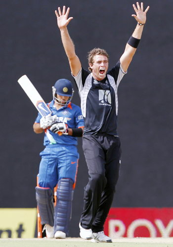 New Zealand's Tim Southee (R) appeals successfully for the wicket of India's Virat Kohli