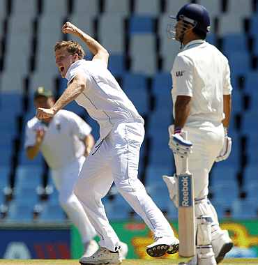 South Africa's Morne Morkel celebrates after picking up India's MS Dhoni during the first Test at Centurion