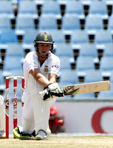 AB de Villiers plays the reverse sweep