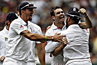 James Anderson and England players celebrate the fall of an Aussie wicket