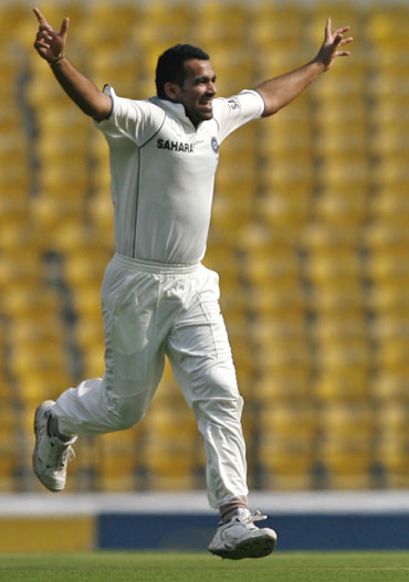 Zaheer Khan celebrates the wicket of Graeme Smith
