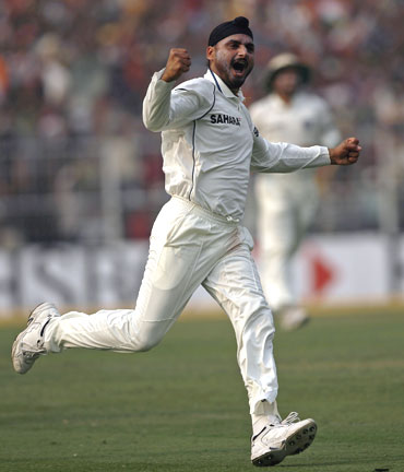 Harbhajan Singh rejoices after claiming the wicket of JP Duminy