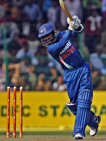 Dinesh Karthik steps out to drive