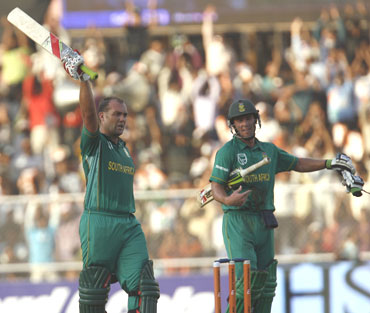 Kallis and AB De Villiers celebrate after scoring centuries