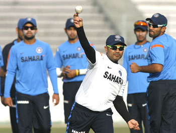 Sehwag goes through the paces during fielding practice in Dhaka