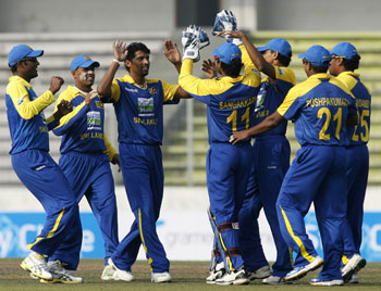 Sri Lankan players celebrate Sehwag's wicket