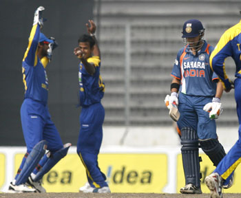 Nuwan Kulasekara celebrates the wicket of Gautam Gambhir