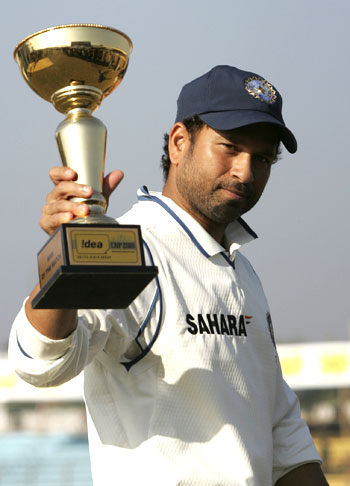 Sachin Tendulkar with the man-of-the-match award