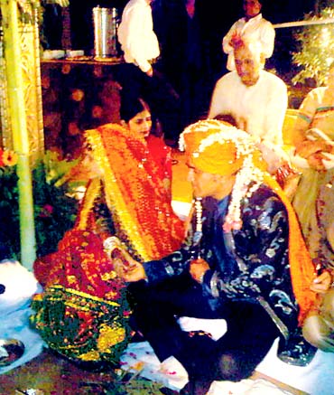 Mahendra Singh Dhoni gets married to Sakshi Singh Rawat