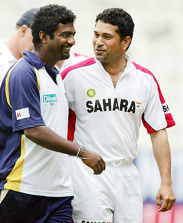 Muttiah Muralitharan with Sachin Tendulkar in Chennai in 2005