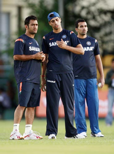 MS Dhoni along with Ashish Nehra during a practice session