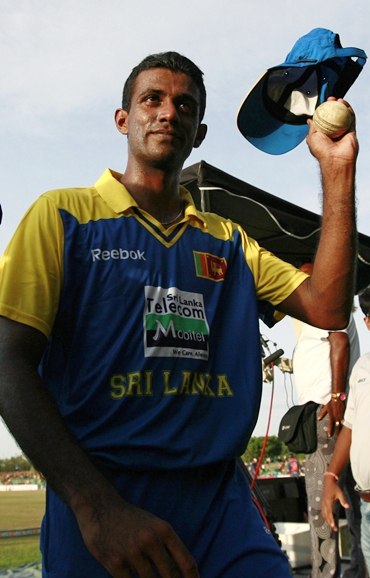 Farveez Maharoof acknowledges the applause of the crowd after the end of India's innings