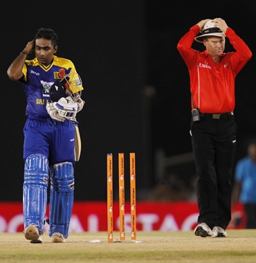 Mahela Jayawardene (L) and umpire Bruce Oxenford walk off the field after the match