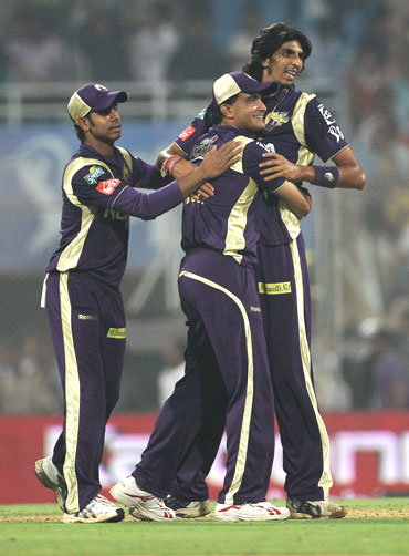 Ishant Sharma and Sourav Ganguly celebrate after beating Deccan Chargers by 11 runs
