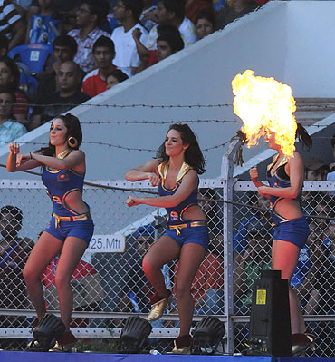 Cheerleaders perform during match between the Kings XI Punjab and the Delhi Daredevils