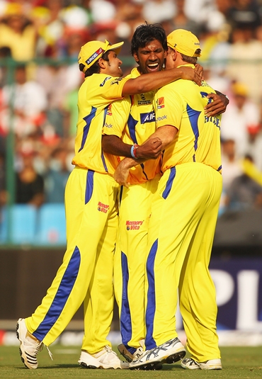 Laxmipathy Balaji is congratulated by Raina and Hayden after dismissing Warner