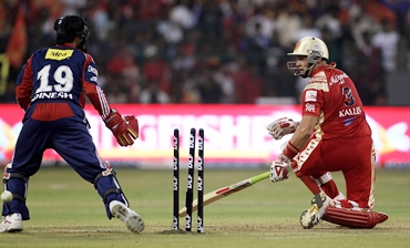 Kallis is bowled by Amit Mishra
