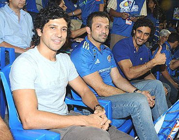 Farhan Akhtar, Atul Kasbekar and Kunal Kapoor catch the action at the Brabourne stadium