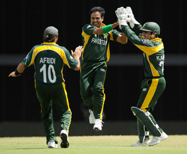 Abdur Rehman celebrates with teammates after picking a wicket