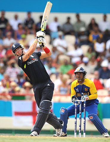Pietersen hits one out of the park as Kumar Sangakkara looks on