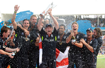 England's Paul Collingwood lifts the ICC World Twenty20 trophy