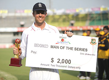 Graeme Swann with his man-of-the-series trophy in Bangladesh