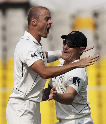 New Zealand's Chris Martin (left) celebrates with Brendon McCullum after dismissing Rahul Dravid on Sunday
