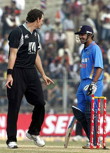 New Zealand's Kyle Mills speaks with Gautam Gambhir during their first ODI match in Guwahati