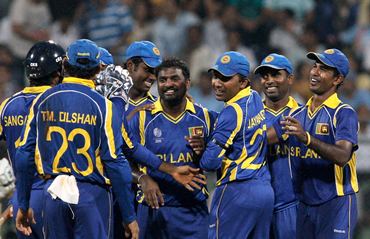 The Sri Lanka players congratulate Muralitharan after his last match in Colombo