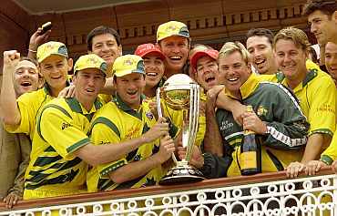 Australian Team poses with the trophy after winning the 1999 World Cup in Lords
