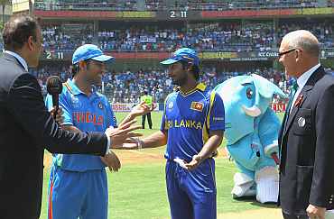 India's MS Dhoni and Kumar Sangakkara agree to a re-toss of the coin after confusion over the first one ahead of the World Cup final