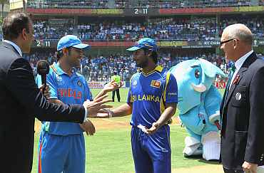 Confusion at the toss during the India, Sri Lanka World Cup final in Mumbai