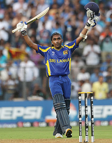 Mahela Jayawardena celebrates on completing his century