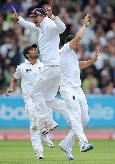 Kevin Pietersen celebrates with teammates after England beat India
