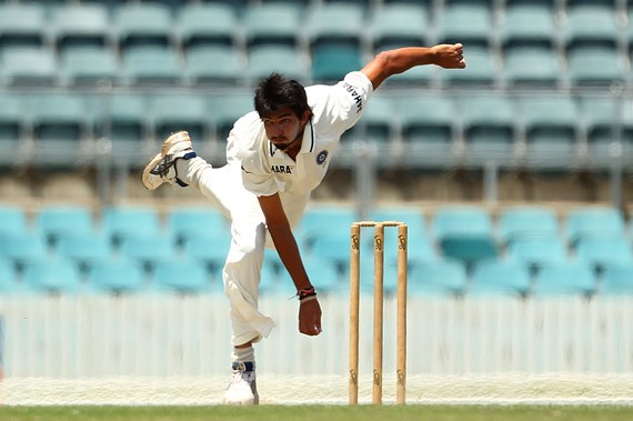 Ishant bowls on Day 1 of the tour match against Cricket Australia Chairman's XI