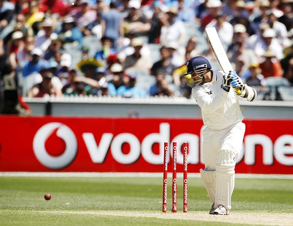 Pattinson bowls Sehwag for 67