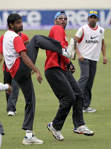 Yuvraj Singh and Munaf Patel during a practice session in Dhaka