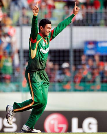 Mahmudullah celebrates the wicket of Gautam Gambhir