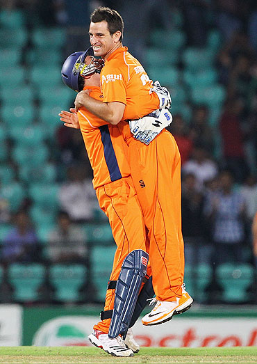 Holland's Wesley Barresi celebrates with Ryan ten Doeschate (right) after stumping Jonathan Trott