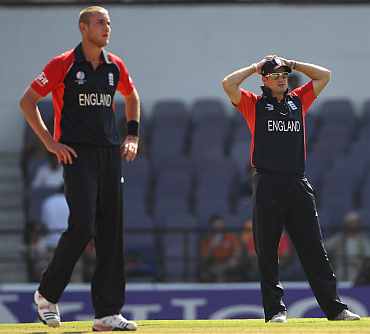 Stuart Broad and Andrew Strauss react during a World Cup match against Netherlands