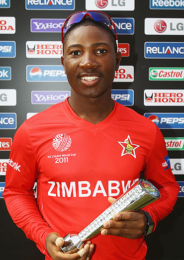 Zimbabwe's Tatenda Taibu with his man-of-the-match award