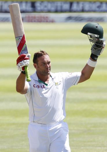 Kallis celebrates after getting to his hundred on Day 2 of the third Test