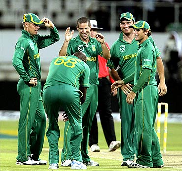 South Africa's Johan Botha (L), Lonwabo Tsotsobe (back to camera), Wayne Parnell (C), Graeme Smith and David Miller (R) celebrate the wicket of India's Harbhajan Singh (not in picture) during the one day international cricket match at Kingsmead Stadium in Durban