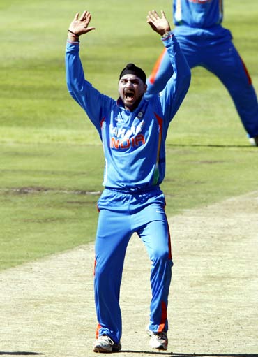 India's Harbhajan Singh appeals unsuccessfully for the wicket of South Africa's Graeme Smith (not pictured) during their third one-day international cricket match in Cape Town