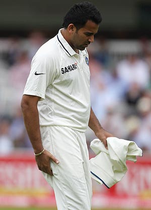 Zaheer Khan leaves the field after pulling his hamstring