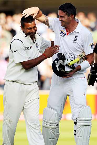 Praveen Kumar and Kevin Pietersen share a light moment during the Test match